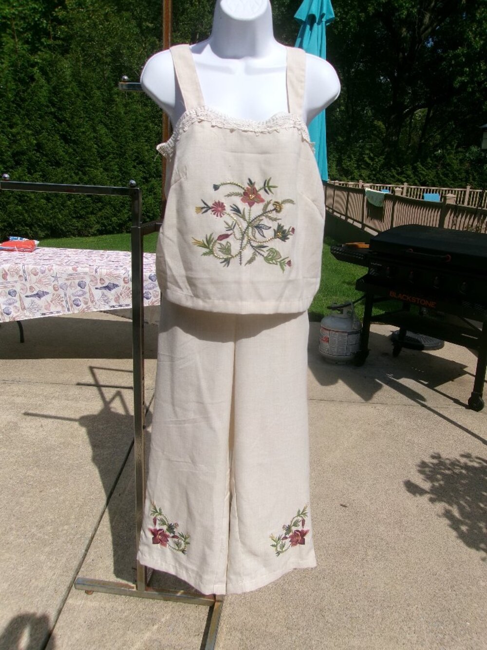 NWT BADGLEY MISCHKA 2PC BEIGE EMB FLORAL TOP&PANTS SET S